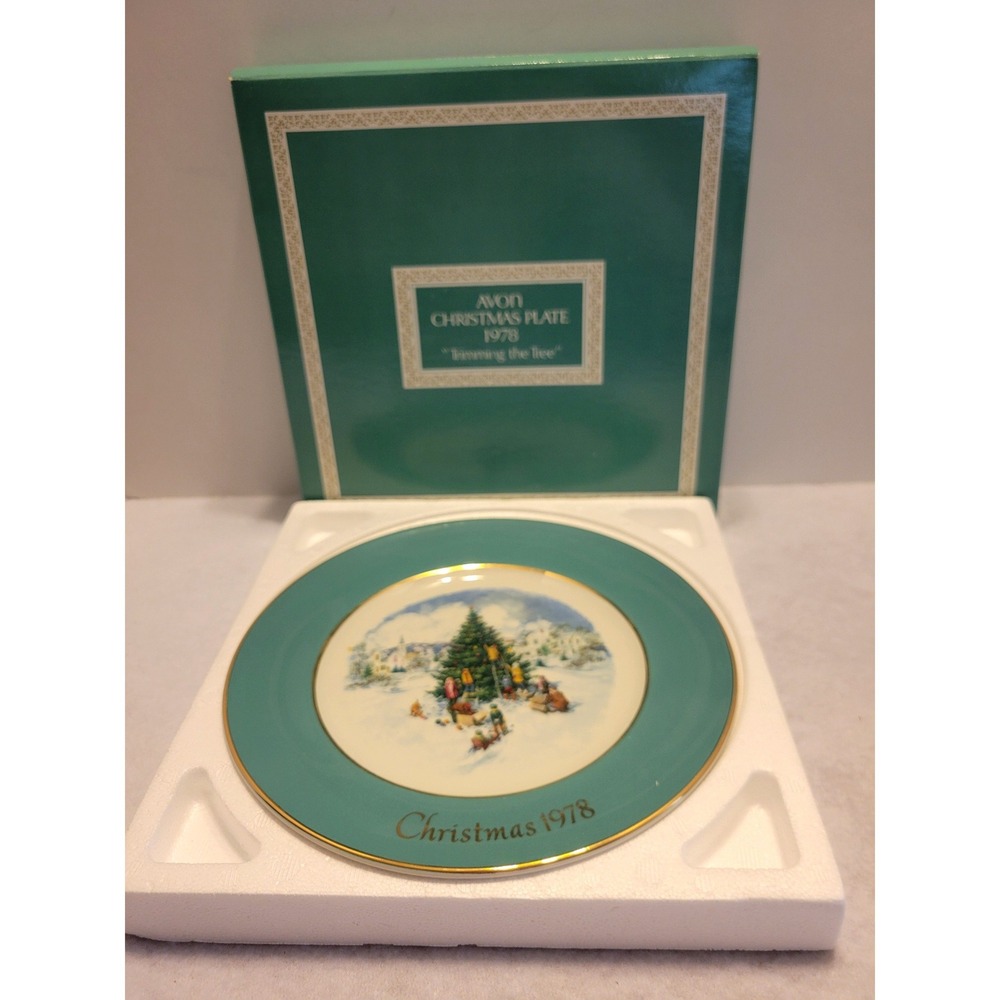 Avon Wedgwood Christmas Plate 1978 Trimming the Tree Vintage Collectible Teal